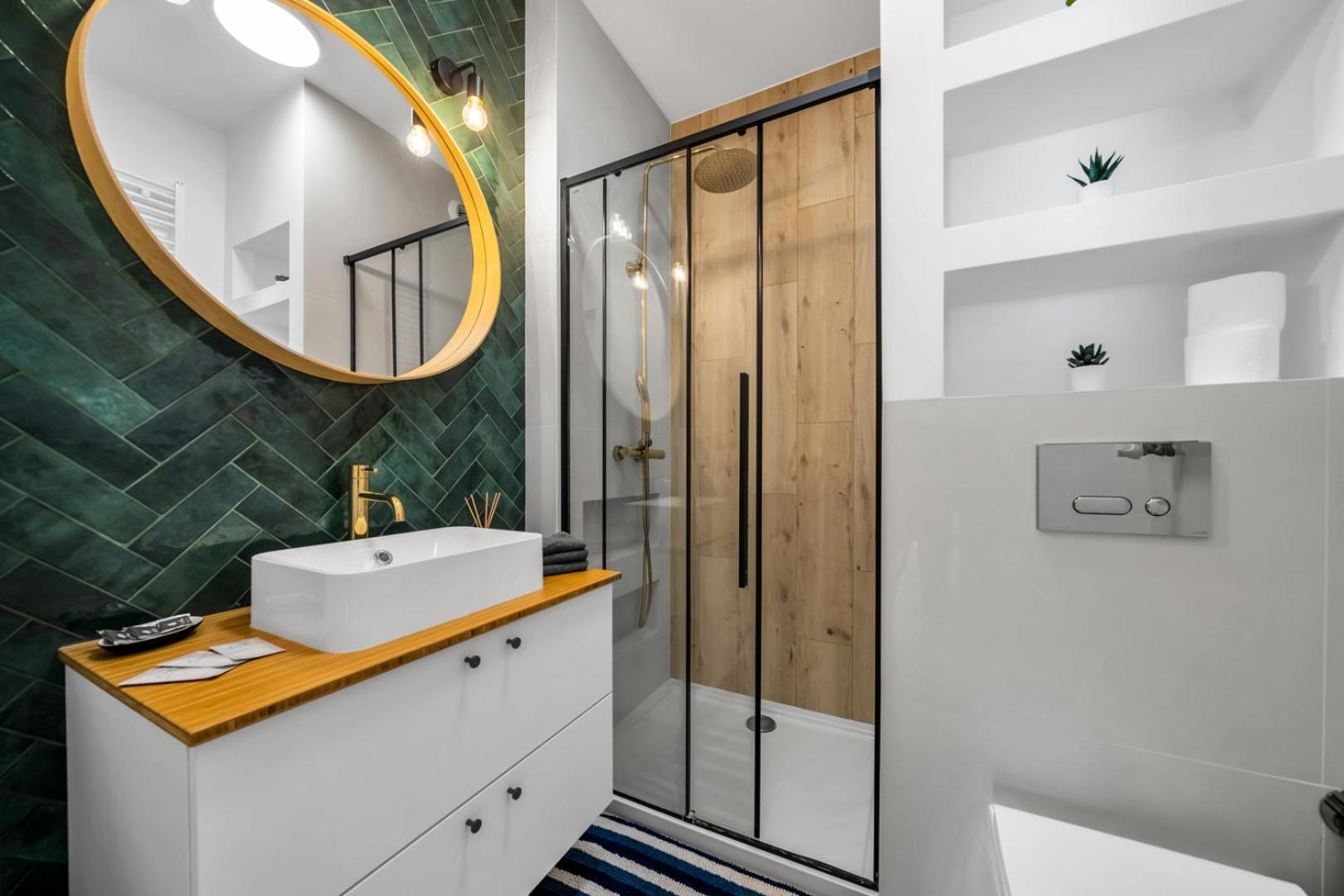 Skierniewicka Apt - Parking, Workspace, Balcony - By Rentujemy Warsaw Luaran gambar